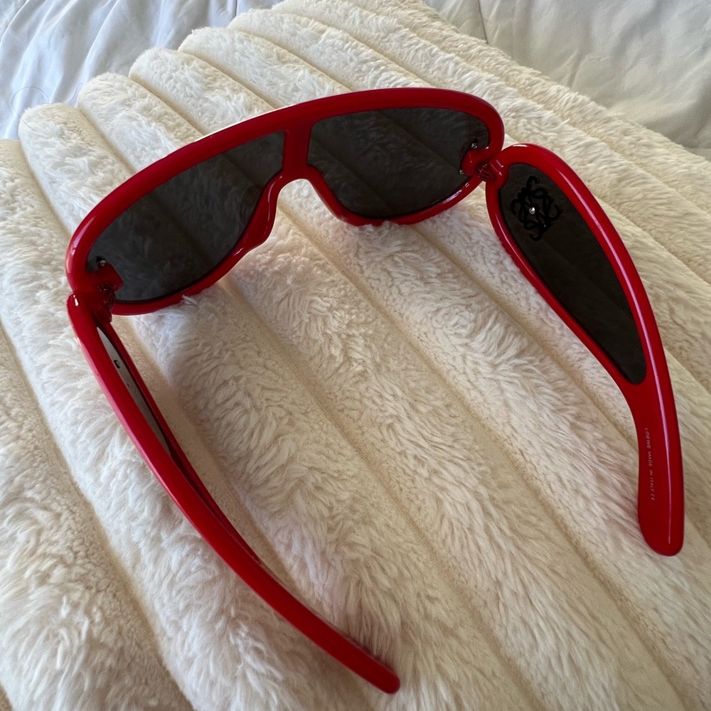 Loewe Paula’s Ibiza wave Red sunglasses - Picture 6 of 17